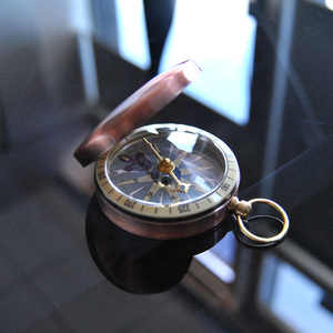 Boussole de poche en métal antique de poche Style <span class=keywords><strong>nautique</strong></span> lumineux portable léger pour la navigation en plein air explorant la nature - Product Image 6