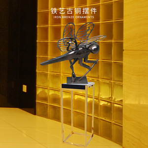 Escultura de libélula de hierro y bronce, arte abstracto, decoración para el hogar, sala de estar, adorno para el suelo, 800 mm, estilo A - Product Image 1