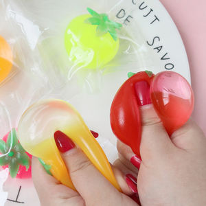 Balle anti-stress amusante en forme de fruit pour décompression, jouet à presser créatif pour enfants, vente en gros - Product Image 4