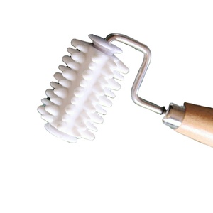 Masseur facial de nouvelle conception, manche en bois, rouleau de massage en caoutchouc 3D, rouleau de jade personnalisé - Product Image 6