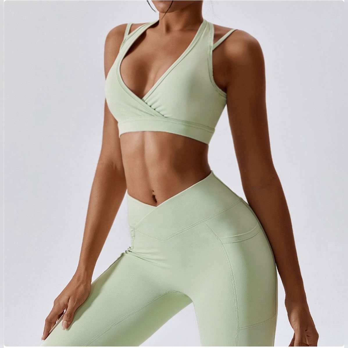 Seamless Yoga Sports Bra for Women Stretchy Buttery Soft Workout Top with Breathable Reversible Print Design