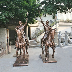 Maßgefertigte Außendekoration Lebensgroße Schild-Statue Antiker Römischer Krieger auf Pferd Fiberglas <span class=keywords><strong>Borghese</strong></span> Gladiator-Statue - Product Image 3