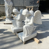 Sculpture d'ange assis en marbre sculpté à la main, style religieux classique, sur mesure, pour site commémoratif, avec grandes ailes