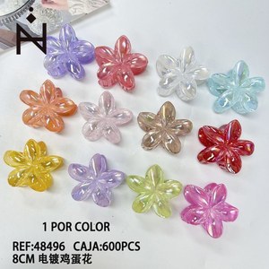 Fermaglio per capelli Frangipani elettroplaccato da 8 cm a forma di fiore colorato per donne e ragazze - Product Image 1