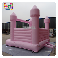 Château gonflable rose pâle macaron pour enfants et adultes, idéal pour la location lors de mariages et fêtes