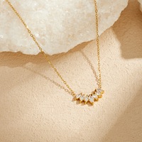 Collier élégant en acier inoxydable avec zircon marquise incurvé, plaqué or 18 carats, collier délicat pour femmes, bijoux de mariage
