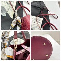 Nouveau Sac à Bandoulière de Luxe Populaire avec Foulard en Soie, Sacs à Main Tendance en Cuir PU Souple à Motif Tressé, Sac Seau Grande Capacité