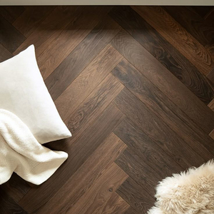Plancher en bois d'ingénierie auto-adhésif en chêne blanc multicouche EN13501, qualité AB, à joint chevron 20 mm, 18 mm pour Clubhouse - Product Image 1