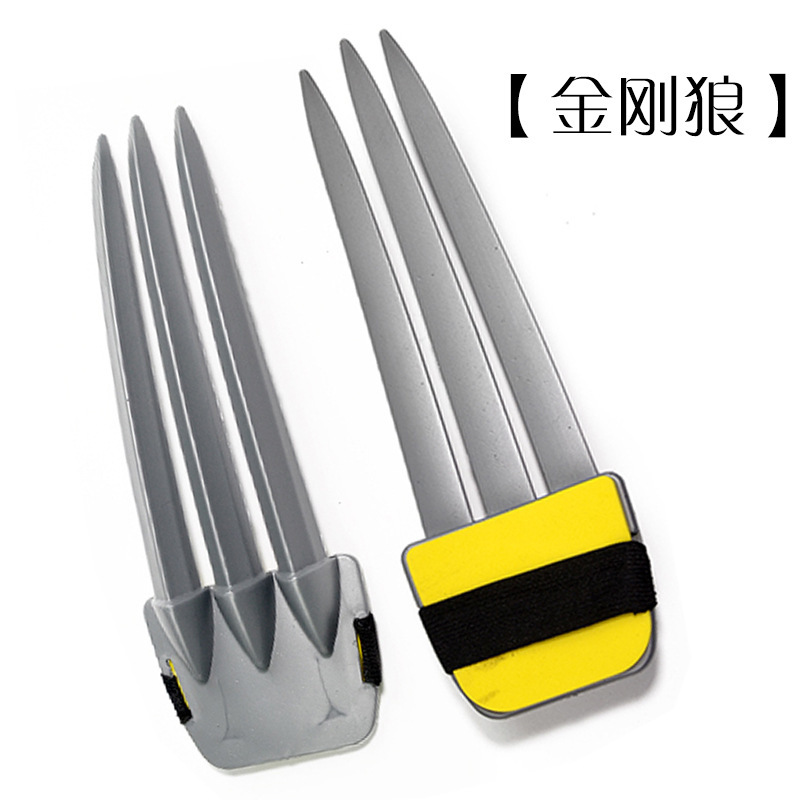 Une paire de griffes de Wolverine