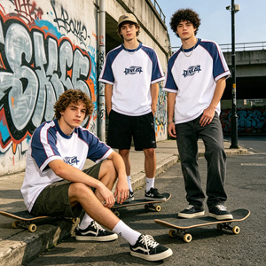 T-shirt Personalizzata con Cuciture a Contrasto, Maniche Raglan, Stampa Oversize per Uomo - Product Image 4