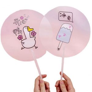 Vente chaude - Prix le plus bas - Éventail en plastique PP/PVC personnalisé avec poignée centrale pour cadeaux promotionnels - Product Image 1