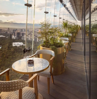 Meubles de restaurant en rotin de style bistrot français, table et chaise, structure en bois massif, revêtement en cuir PU, banquette ronde pour restaurant