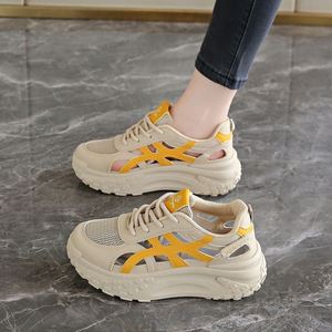 Zapatillas deportivas casuales para mujer, estilo coreano, con suela gruesa y diseño hueco, modelo 2026, color blanco, para verano. - Product Image 1