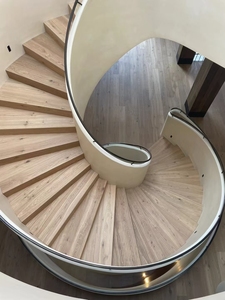 Escaleras en espiral de arco duradero para instalaciones deportivas Material de piedra natural Acero galvanizado Artículo en línea-Nuevo diseño minimalista compatible - Product Image 4