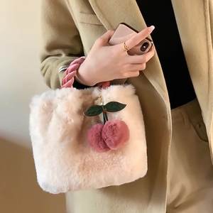 حقيبة يد نسائية للخريف والشتاء على الطراز الفرنسي للسيدات حقيبة يد قطيفة بسلسلة كرز صغيرة لطيفة - Product Image 5