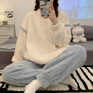 2023 nouveau pyjama automne et hiver pour femmes corail en peluche épaissie flanelle Jacquard chaleur et avancé maison fureur en hiver - Product Image 3