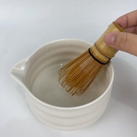 Bol à thé traditionnel Matcha avec bec verseur-porcelaine faite à la main avec glaçure blanche mate-18oz Pour Matcha parfaitement fouetté