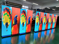 P1.86 P2.5 floororstanding Full Color Led Poster Display 640x1920mm pubblicità Led Big Wall Digital Signage e Display