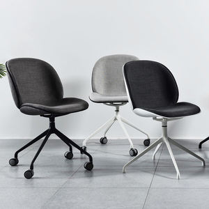 Chaise de <span class=keywords><strong>bureau</strong></span> ergonomique moderne noire bon marché pivotante en tissu et cuir pour le personnel et la salle de conférence - Product Image 4