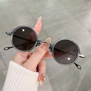 Lunettes de soleil polarisées pour hommes, style rétro classique, en alliage, steampunk, UV400, petites, rondes, punk, avec logo personnalisé 2025 - Product Image 2