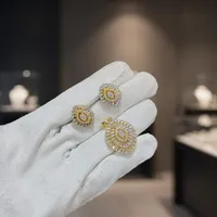 Bhargavi Trendiges Imitiertes Rhodium-Plattiertes Zirkon-Anhänger-Ohrringe-Set Damen Brautschmuck Jubiläums-Trendiger Stil
