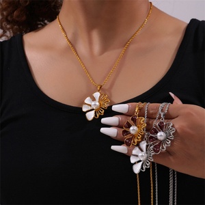 Collar de Lujo Vintage para Mujer, Chapado en Oro, Acero Inoxidable, Esmalte, Perla, Colgante de Flor - Product Image 5