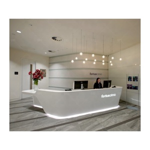 Mesa de escritorio de diseño médico, nuevo Logo personalizado en forma de U, acrílico, superficie sólida, color blanco brillante, para médicos y oficinas - Product Image 1