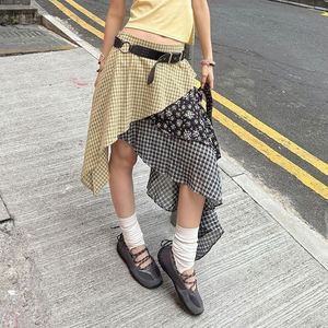 Jupe midi streetwear Y2K - Motif floral à carreaux avec ourlet irrégulier, taille naturelle, coupe trapèze - Product Image 3