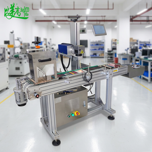 Machine de marquage laser UV à alimentation automatique avec convoyeur à rouleaux personnalisé BMP pour le positionnement de crayons à sourcils, stylos, petits tubes et cosmétiques - Product Image 1