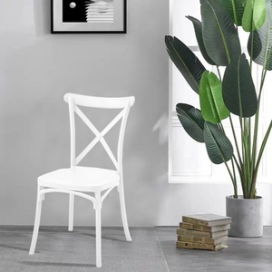 Sedia da Banchetto in Plastica Impilabile Bianca e Oro di Lusso per Eventi, Feste, Ricevimenti e Ristoranti - Product Image 1