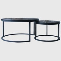 Table basse vintage en teck massif nordique belge sculpté avec structure métallique, design simple et rond, pour salon