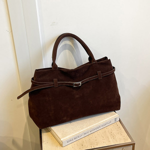 Bolso Tote de Hombro Casual para Mujer, Estilo Retro Otoño Invierno, en Terciopelo Mate, con Capacidad de 3L+ - Product Image 4