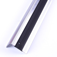 Profil de marche antidérapant moderne, durable et résistant à l'eau en caoutchouc PVC et alliage d'aluminium anodisé pour hôpital et appartement