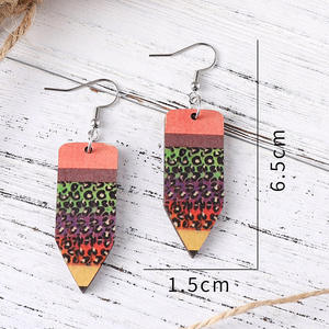 Boucles d'oreilles en bois cadeau de la fête des enseignants crayon couleur léopard pendentif boucles d'oreilles double face pour femmes Uionen 1115 - Product Image 4
