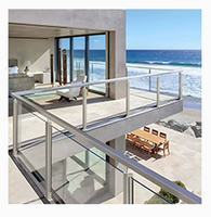Projet de villa en bord de mer, lumières LED modernes, balustrades en verre, balcon/veranda/terrasse/toit, balustrades de piscine, acier inoxydable en forme de U