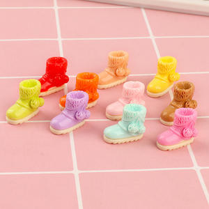 Productos populares Mini botas de nieve de colores Talismán DIY Colgante Agujero Adorno para zapatos Accesorios de resina - Product Image 3