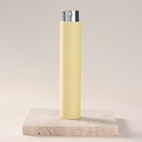 Vente en gros de vaporisateur de bouteille de parfum en verre torsadé vide rechargeable coloré personnalisé de 10ml avec logo personnalisé