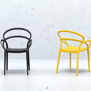 Chaise de salle à manger ronde d'extérieur noire, chaise en plastique empilable d'intérieur, chaise en plastique empilable pour restaurant, salle à manger - Product Image 1