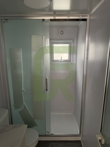 ห้องส้วมเคลื่อนที่แบบพกพาพร้อมฝักบัวห้องน้ำแบบกันน้ำดีไซน์ทันสมัย - Product Image 4