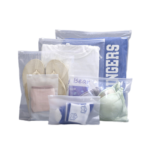 Sacs d'emballage pour vêtements biodégradables en PE/EVA avec fermeture éclair personnalisée et soufflet latéral |   Guangdong - Product Image 1