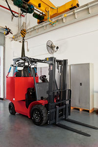 Montacargas Eléctrico Linde Serie 1293 de 2t/2.5t con Batería de Plomo-Ácido, Motor de Accionamiento JULI Importado y Mástil de Visión Clara E20/25B-01 - Product Image 3
