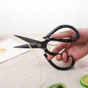 Tijeras de Acero al Carbono Serie 4111A, Negras, de Cabeza Recta, para Uso Doméstico - Product Image 3