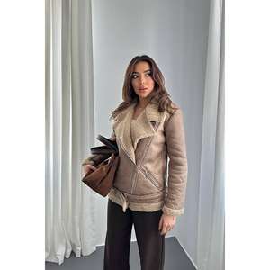 เสื้อแจ็คเก็ตผู้หญิงสีเบจบุขนสัตว์พร้อมแผ่นรองไหล่ ขายส่ง - Product Image 4