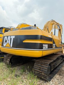 Excavatrice sur chenilles hydraulique CAT 320B d'occasion en excellent état, unité japonaise stable pour la construction de routes et les travaux de terrassement - Product Image 1