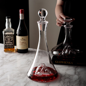 Liqueur étrangère de luxe léger, Dispositif de désintoxication rapide domestique, Flacon de désintoxication haut de gamme européen en cristal bleu glace cintré - Product Image 1