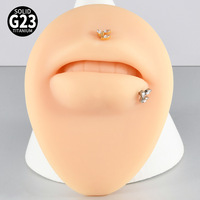Bijou de mode F136 en alliage de titane G23, clou d'oreille/lèvre classique minimaliste avec zircon marquise à trois feuilles et barre plate à filetage interne