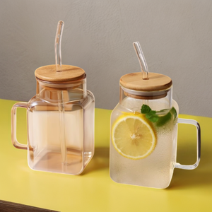 Bouteille en verre borosilicate carrée style <span class=keywords><strong>CHAPLIN</strong></span> avec couvercle en bambou et poignée, capacité 620 ml, tasse à café/thé au lait faite à la main, compatible micro-ondes - Product Image 1