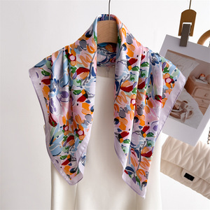 Écharpe carrée en soie de 70 cm à imprimé bleu muguet pour femme, élégante et tendance - Product Image 3
