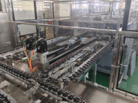 Ligne de production de machines de soufflage entièrement automatiques pour solutions IV, ligne de remplissage et d'emballage de bouteilles en plastique PP écoénergétique