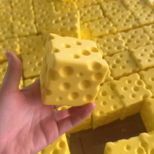 Juguete antiestrés de poliuretano con forma de queso simulado, estilo transfronterizo, con rebote lento y diseño creativo temático de comida - Product Image 2
